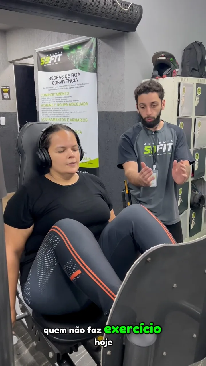 Sala de musculacao com orientacao