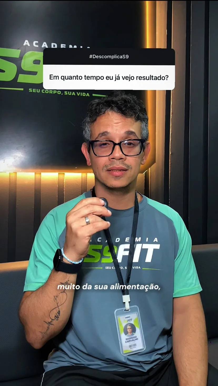 Post sobre como comecar na academia com menos medo, vergonha e inseguranca, valorizando orientacao e acompanhamento.